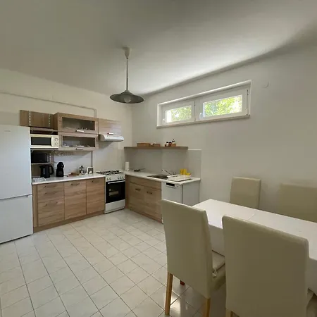 Varlak Vendeghaz 1 Apartament